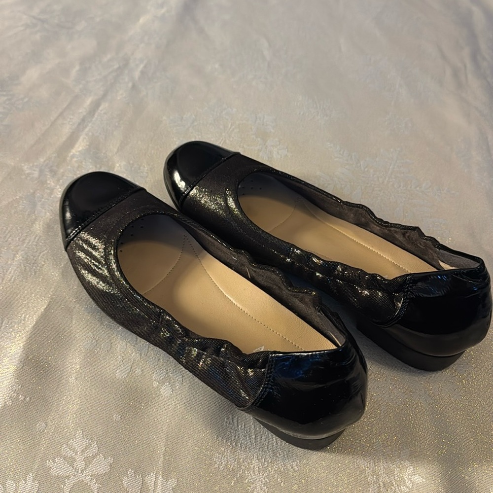Akaishi Tsuki Cap Toe Flats in black